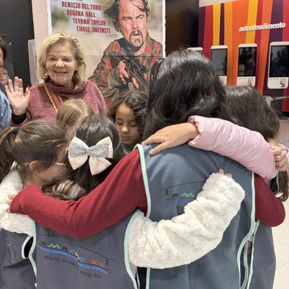 Meninas do Projeto Amacocii no cinema