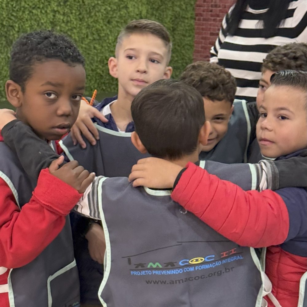 Meninos do Projeto Amacocii no cinema